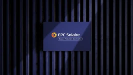 Alliance de rigueur et d'accessibilité via une typographie linéale pour le lettrage d'EPC Solaire.