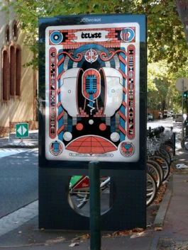 Application de l'identité visuelle sur une affiche de programmation pluridisciplinaire rock et festive.