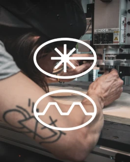 Zoom sur les symboles graphiques représentant les outils de création numérique.