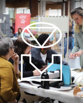 Zoom sur les symboles graphiques représentant les outils de création numérique.