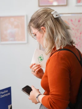 Déclinaison de l'identité visuelle sur les programmes et supports papier de l'édition 3. 