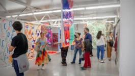 Mise en scène du design graphique lors de l'exposition Bonnefrite & Paul Cox au festival. 