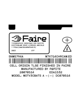 Badge nominatif utilisant le caractère typographique inclusif et modulaire du festival.