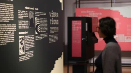 Vue de la scénographie de l'exposition Morfosonic 