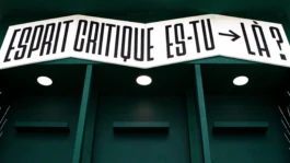 Zoom lettrage exposition Pavillon Blanc 